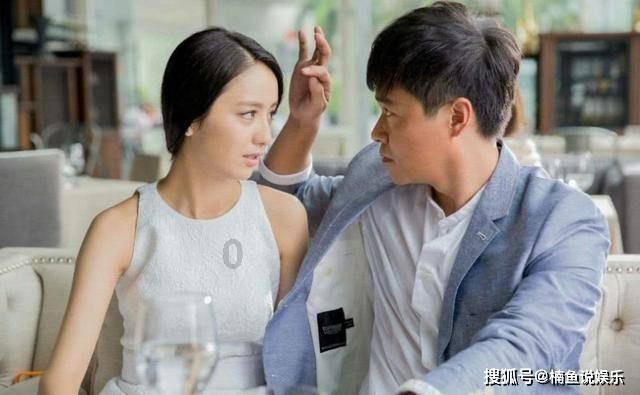 少女斯嘉丽不满心爱之人和表妹媚兰结婚，赌气中嫁给了媚兰的哥哥