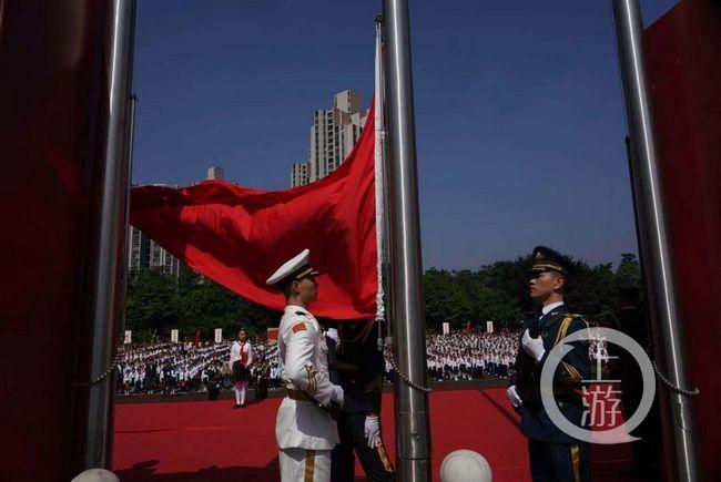 句号:放弃赵本山橄榄枝,为何转身另投他人?看看师傅是谁就懂了