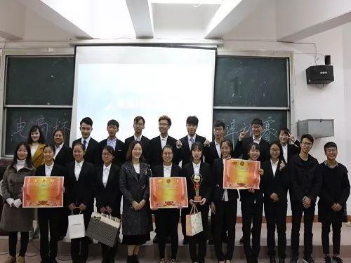 初中同学结婚要不要随礼？游戏画面