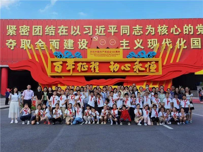 开车追尾了别人，车险一般可以赔多少钱？游戏画面