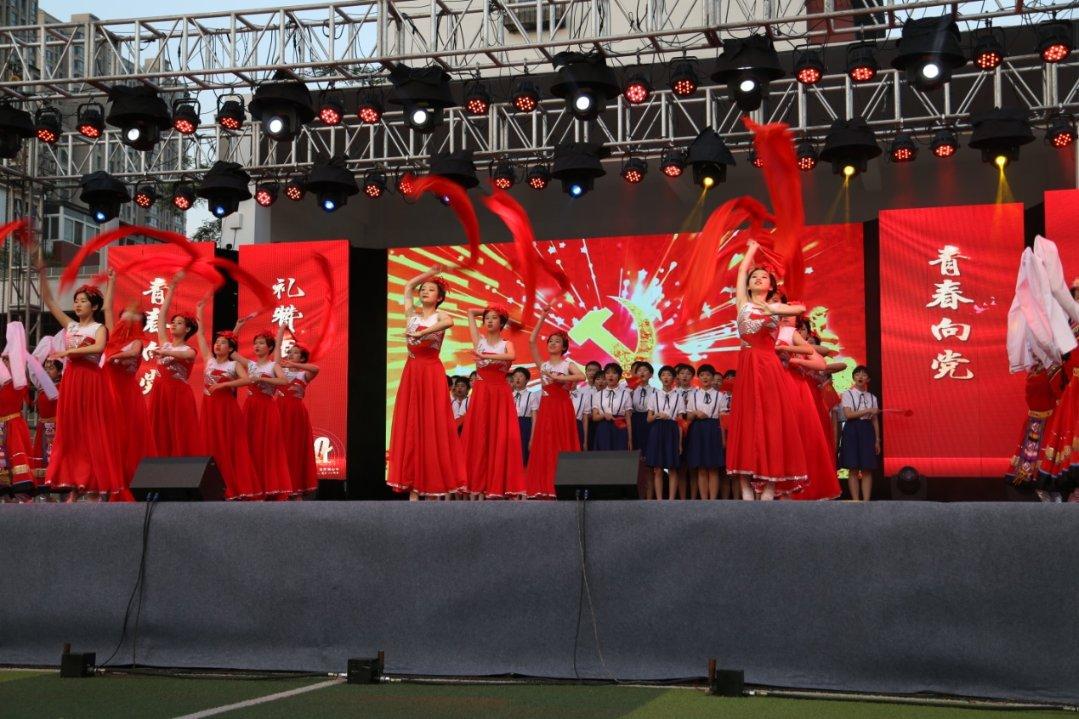 灰指甲泛黄分层太难缠?找对方法有效祛灰不反复!