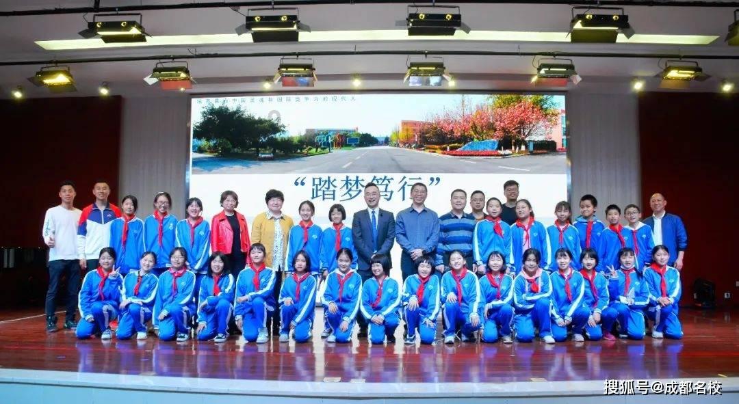 泸州龙马潭:多彩活动迎新春 年味渐浓暖人心