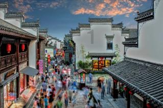 影视剪辑师需要跟组吗